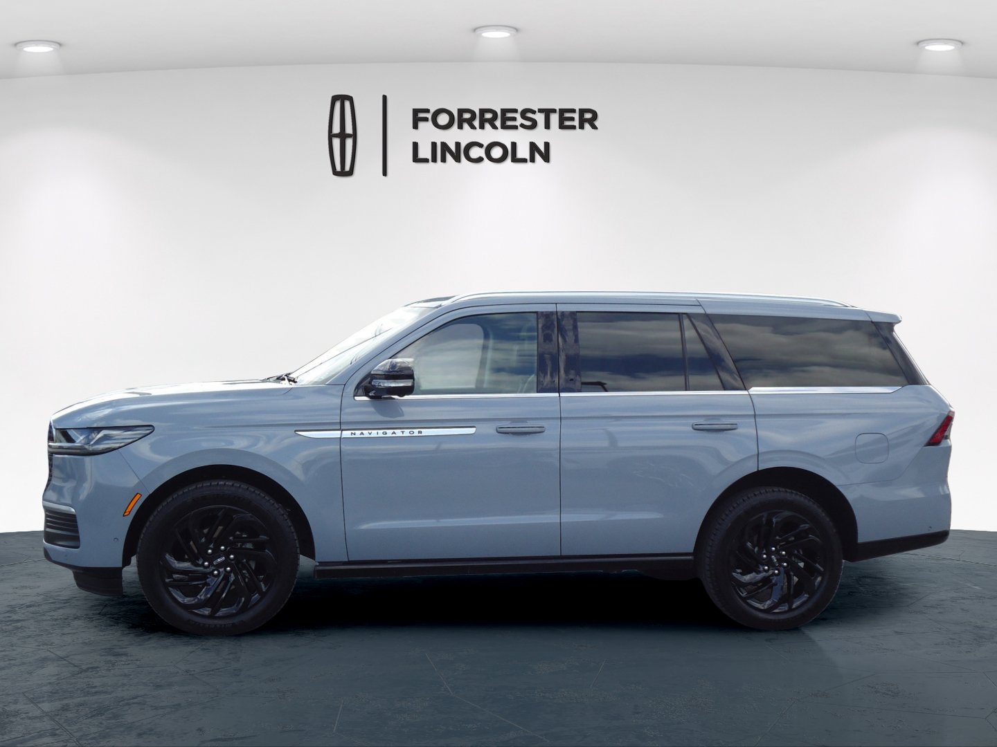 Used 2025 Lincoln Navigator Reserve AWD/4WD image 6
