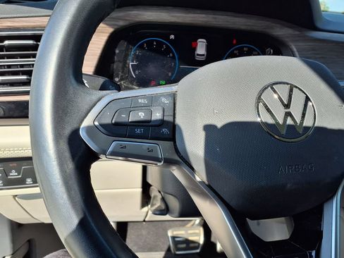 Used 2025 Volkswagen Atlas SEL Premium R-Line AWD/4WD image 23