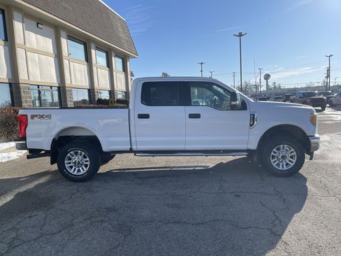 Used 2017 Ford F250 XLT w/ FX4 Off-Road Package image 2