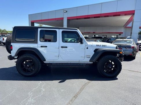 Used 2018 Jeep Wrangler Unlimited Sport AWD/4WD image 2