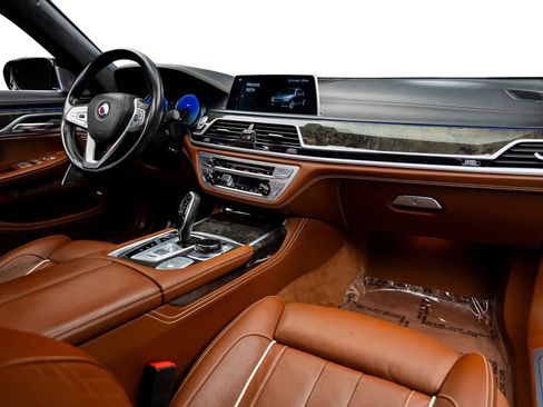Used 2018 BMW ALPINA B7 xDrive AWD/4WD image 2