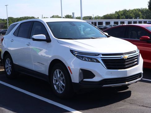 Used 2023 Chevrolet Equinox LT FWD image 3