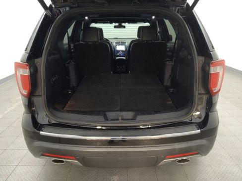 Used 2019 Ford Explorer Limited w/ Ford Safe & Smart Package FWD image 29