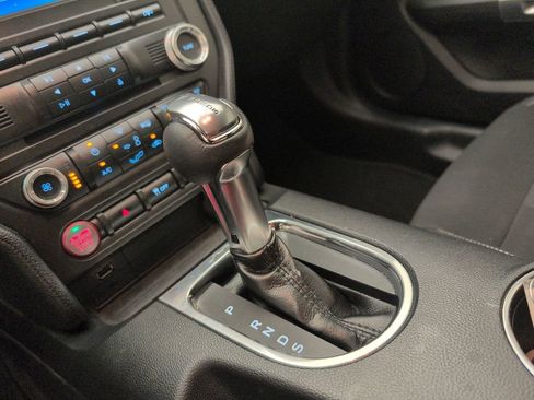 Used 2018 Ford Mustang Coupe RWD image 28