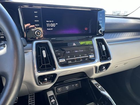 Certified 2024 Kia Sorento SX Prestige image 28