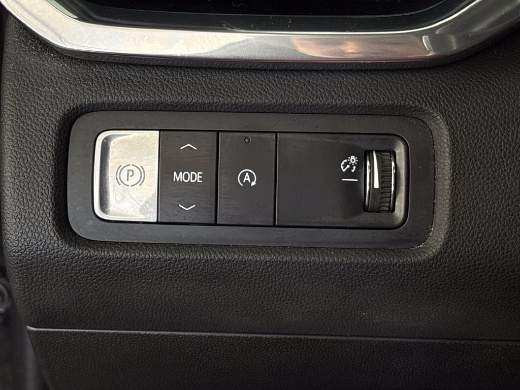 Used 2026 GMC Acadia Elevation w/ Elevation Premium Package FWD image 41