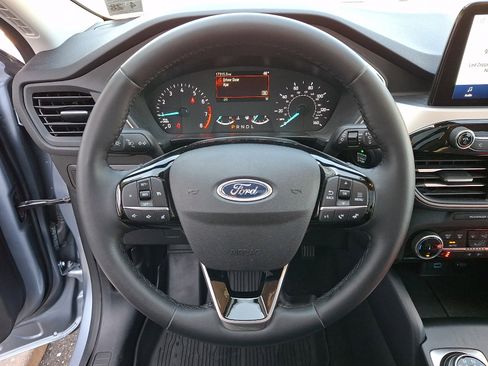 Certified 2022 Ford Escape SE w/ SE Sport Appearance Package image 23