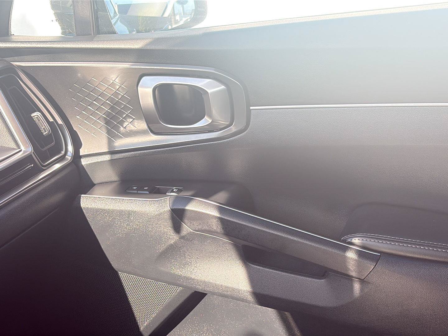 Used 2025 Kia Sorento S w/ Panoramic Sunroof Package FWD image 17
