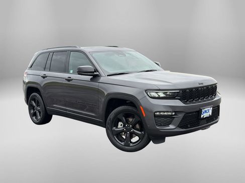 Used 2025 Jeep Grand Cherokee Limited w/ Luxury Tech Group II AWD/4WD image 5