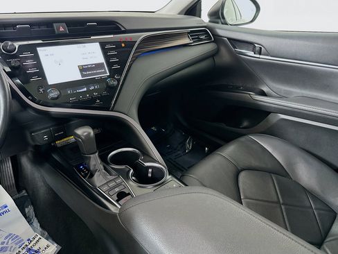 Used 2019 Toyota Camry XLE image 23