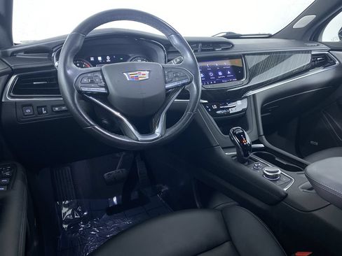 Used 2022 Cadillac XT6 Premium Luxury w/ Technology Package AWD/4WD image 2