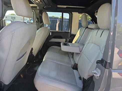 Used 2022 Jeep Wrangler Unlimited Sahara AWD/4WD image 12