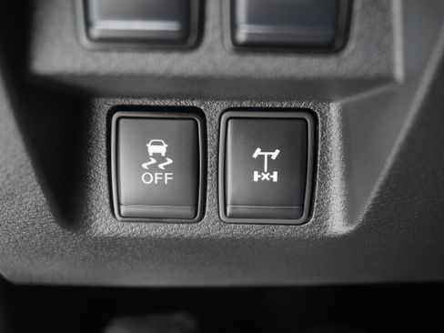 Used 2025 Nissan Frontier PRO-4X w/ Tow Package AWD/4WD image 21