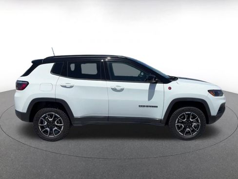 Used 2025 Jeep Compass Trailhawk AWD/4WD image 16