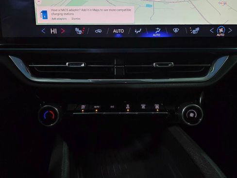 Used 2024 Chevrolet Equinox EV LT image 25