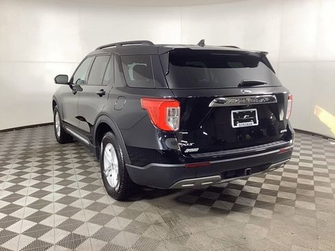 Used 2022 Ford Explorer XLT w/ Equipment Group 202A image 4