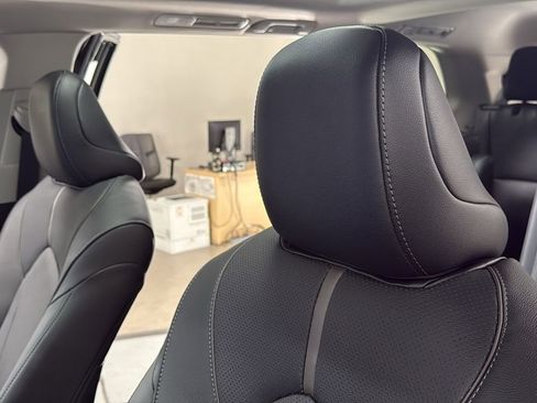 New 2025 Toyota Grand Highlander Platinum image 13