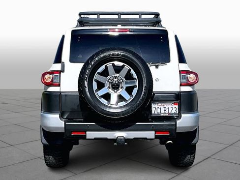 Used 2014 Toyota FJ Cruiser w/ Upgrade Package image 4