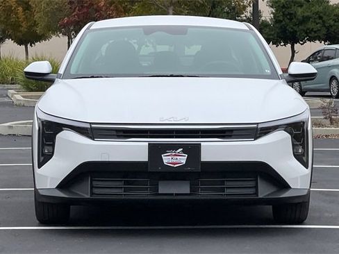 New 2025 Kia K4 LX image 9