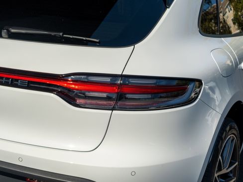 Certified 2026 Porsche Macan AWD/4WD image 36