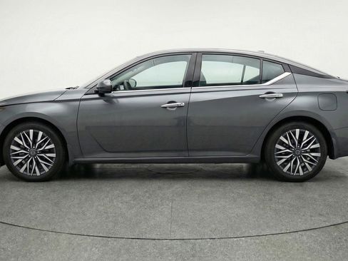 Used 2025 Nissan Altima 2.5 SV image 5