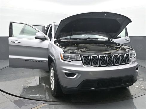 Used 2018 Jeep Grand Cherokee Laredo image 54