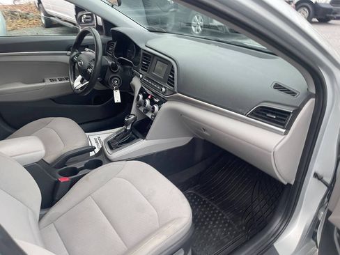 Used 2019 Hyundai Elantra SE FWD image 27