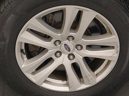 Used 2018 Ford Explorer XLT AWD/4WD image 31