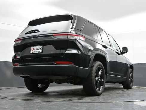 Used 2023 Jeep Grand Cherokee Altitude AWD/4WD image 38