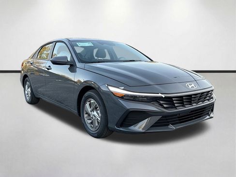 New 2026 Hyundai Elantra SE image 1