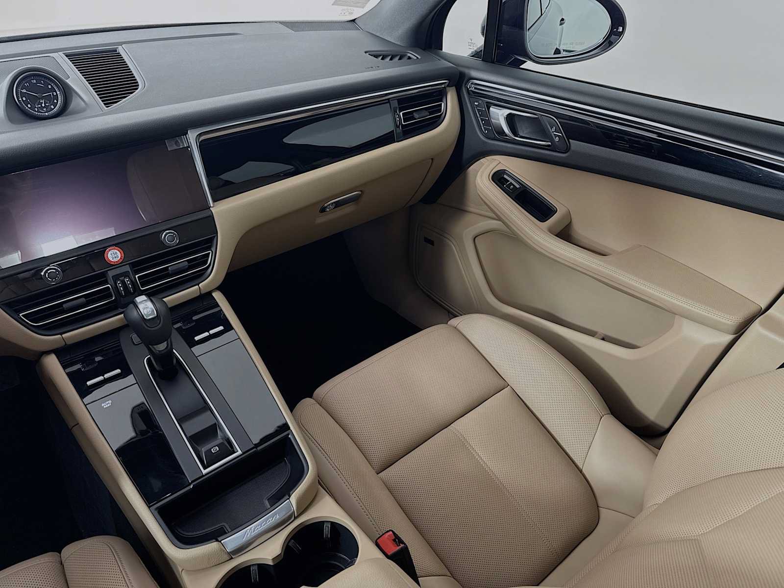 Certified 2026 Porsche Macan AWD/4WD image 25