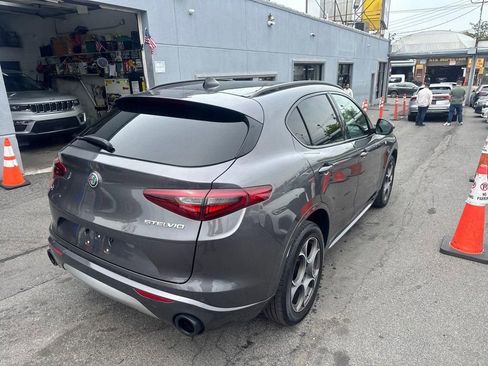Used 2023 Alfa Romeo Stelvio Ti AWD/4WD image 5