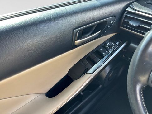 Used 2019 Lexus IS 300 w/ Premium Package RWD image 18