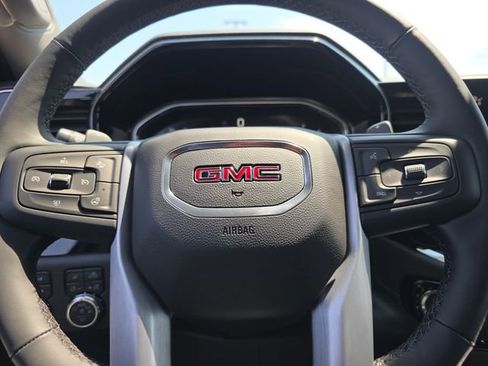 New 2026 GMC Sierra 1500 SLT image 32