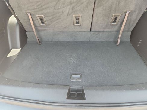 Used 2020 Chevrolet Traverse LT FWD image 24