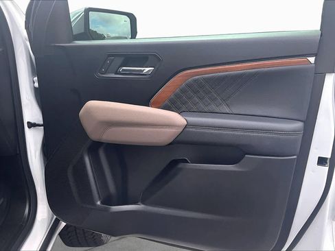 Used 2025 GMC Canyon Denali AWD/4WD image 23