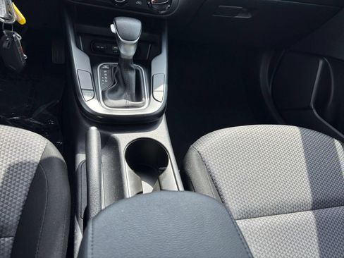 Used 2025 Kia Soul LX w/ LX Technology Package FWD image 40