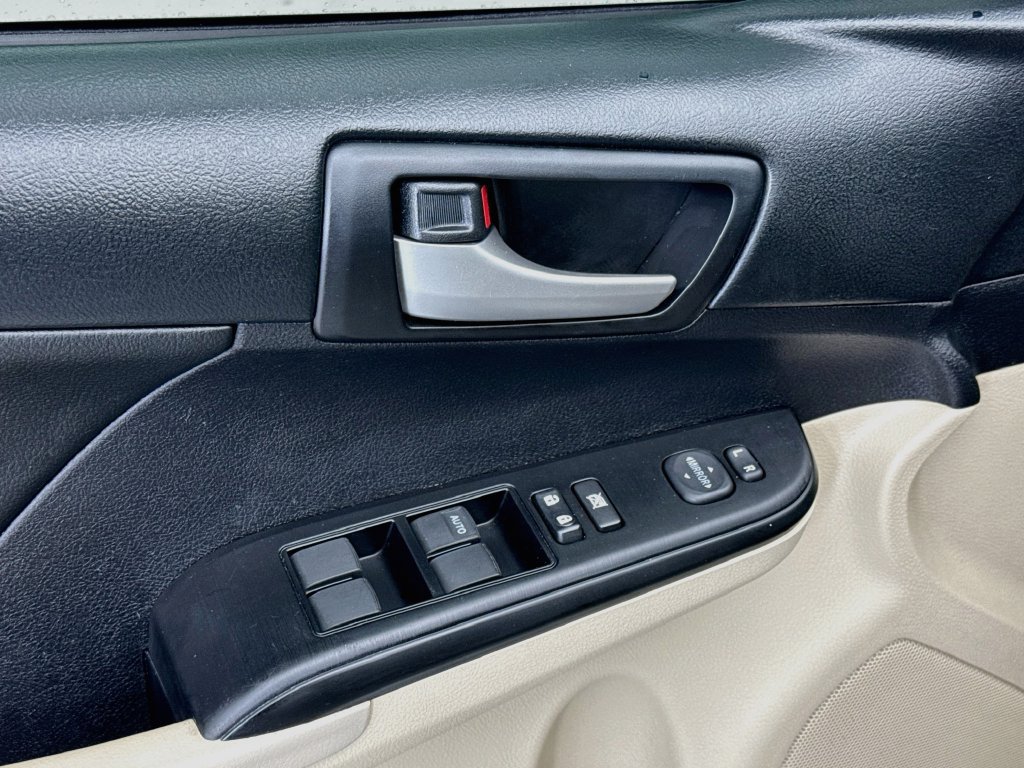 Used 2014 Toyota Camry LE FWD image 20