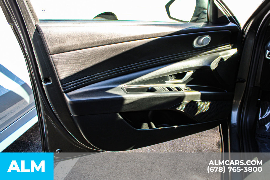 Used 2025 Hyundai Elantra SEL FWD image 35