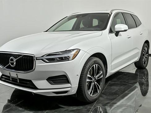 Used 2019 Volvo XC60 T6 Momentum w/ Multimedia Package AWD/4WD image 5