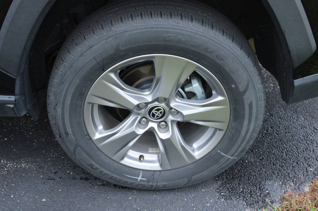 Used 2025 Toyota RAV4 XLE AWD/4WD image 7