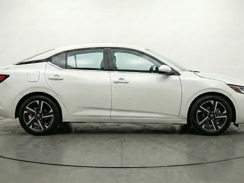 Used 2025 Nissan Sentra SV FWD image 11