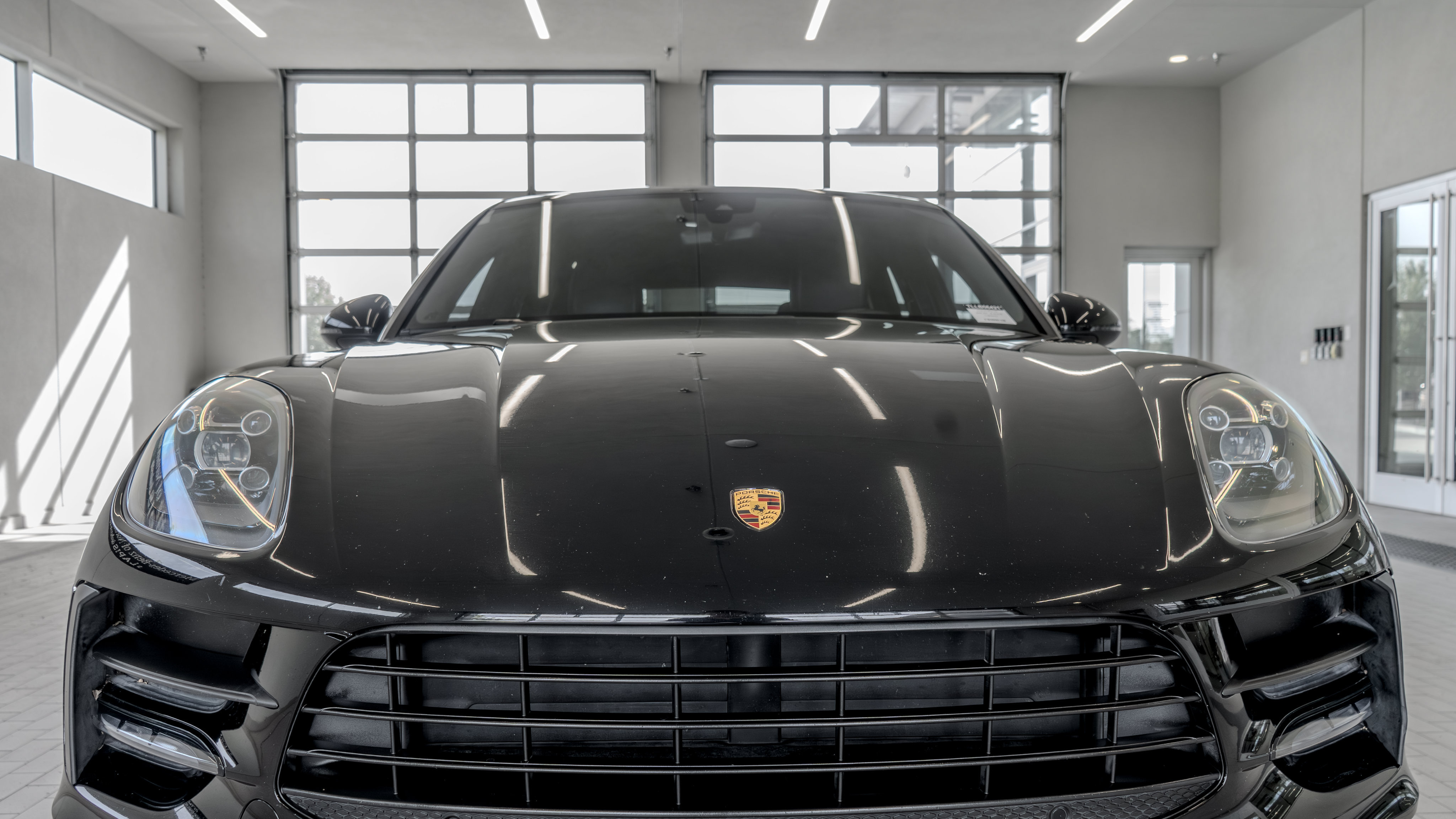 Used 2020 Porsche Macan AWD/4WD image 22