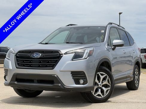 Used 2024 Subaru Forester Premium AWD/4WD image 2