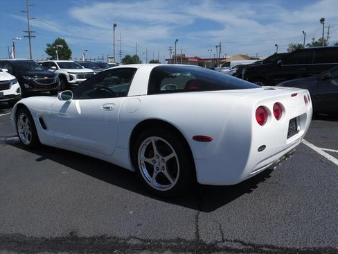 Used 2004 Chevrolet Corvette Coupe w/ Preferred Equipment Group RWD image 5