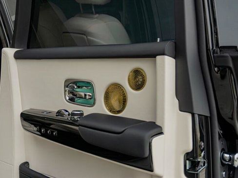 Used 2024 Rolls-Royce Phantom Sedan image 57