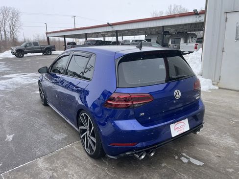 Used 2019 Volkswagen Golf R 4-Door image 10