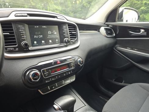 Used 2019 Kia Sorento FWD w/ LX Convenience Package image 26