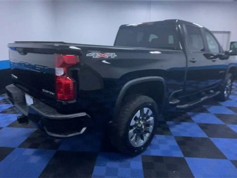 Used 2022 Chevrolet Silverado 2500 Custom w/ Custom Value Package image 8