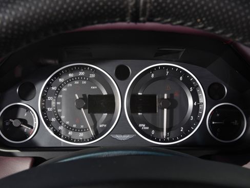 Used 2011 Aston Martin V12 Vantage Coupe RWD image 22